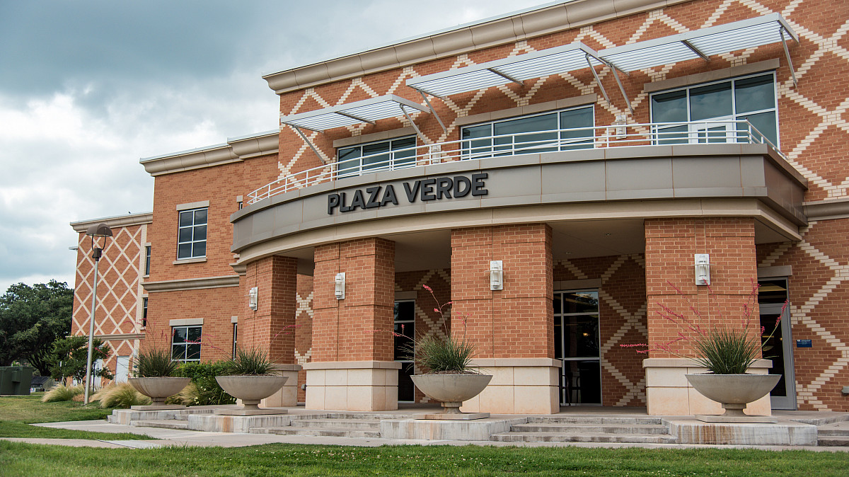 Exterior picture of Plaza Verde