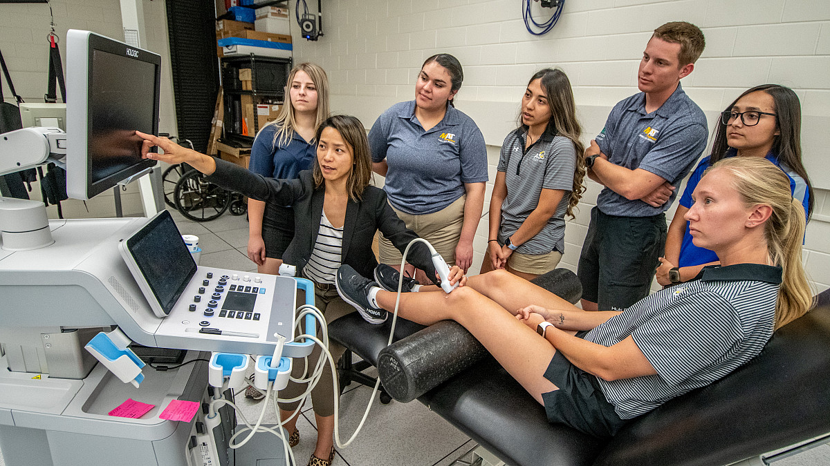 A professor showing students how to use a sonogram