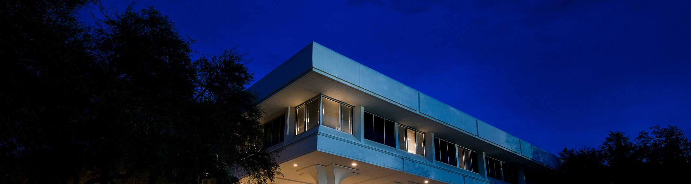 Night shot of the Porter Henderson Library